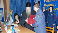 Момент подписания нового Соглашения о сотрудничестве церкви с ГУФСИН России по Новосибирской области.
