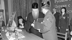 Момент подписания нового Соглашения о сотрудничестве церкви с ГУФСИН России по Новосибирской области.