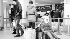 Безопасность вашего отдыха начинается в аэропорту. Фото Михаила ПЕРМИНА.