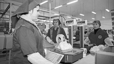 В мясоперерабатывающем комплексе прекрасные условия для работы. Фото Сергея ДЯТЛОВА.