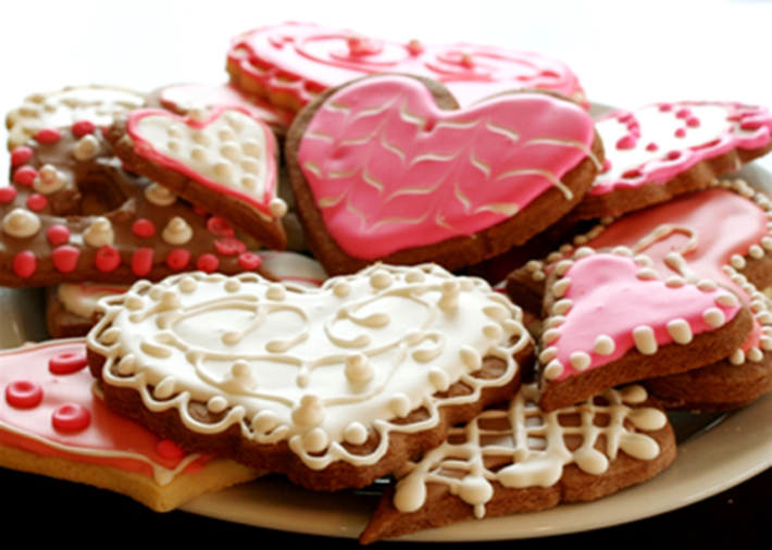 Сладости, сувениры, валентинки — всё  в форме сердец.Фото с сайта www.blogs.privet.ru