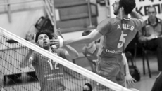 Атакует «Локомотив». Фото с сайта lokovolley.ru