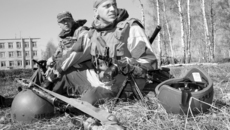 Сибирский спецназ всегда отличался одними из самых высоких показателей боеготовности в структуре внутренних войск МВД России. Систематические тренировки и соревнования — залог успешного выполнения служебно-боевых задач, и ребят в этом убеждать не надо. Фото Натальи МАНТОРОВОЙ.