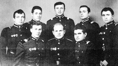 На этой фотографии, сделанной в ноябре 1968 года, мои друзья из Новосибирской области перед скорой демобилизацией. Александр Панченко (призывался из г. Болотное), Владимир Макаренко (из села Кочки), а также Юрий Мазалов, Василий Пахомов, Анатолий Петров.