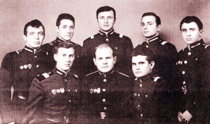 На этой фотографии, сделанной в ноябре 1968 года, мои друзья из Новосибирской области перед скорой демобилизацией. Александр Панченко (призывался из г. Болотное), Владимир Макаренко (из села Кочки), а также Юрий Мазалов, Василий Пахомов, Анатолий Петров.