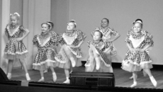 Юные артистки по-настоящему  «зажигали» зал. Фото Веры УТЮПИНОЙ.