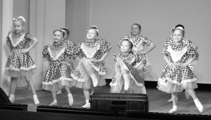 Юные артистки по-настоящему  «зажигали» зал. Фото Веры УТЮПИНОЙ.