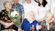 Мария Демидовна в кругу семьи.