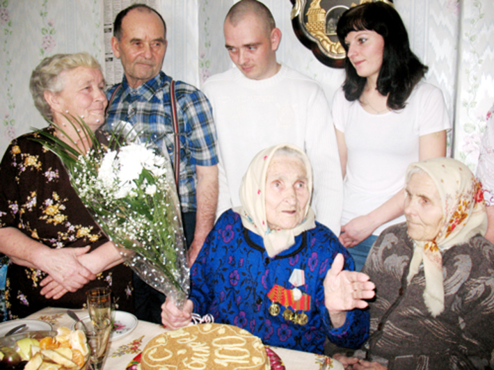 Мария Демидовна в кругу семьи.