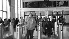 Огромных очередей не предвидится, ведь теперь в здании вокзала будут лишь те, кому действительно нужно куда-то ехать. Фото Сергея ДЯТЛОВА.