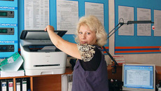 Анна Отраднова спасает людей, не выходя из кабинета. Фото из архива АСС МЧС.