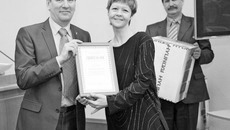 Журналист газеты «Советская Сибирь» Наталья Манторова — победитель конкурса «Патриот России»  в номинации «Наследники Победы». Фото Михаила ПЕРМИНА.