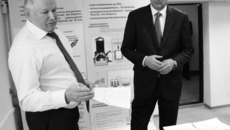 Иван Безруков знакомит губернатора  с уникальной продукцией, производимой  в стенах НГТУ. Фото Михаила ПЕРМИНА