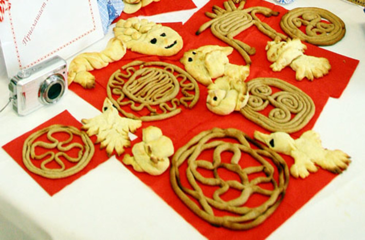 С виду «тетёрки» похожи  на славянские амулеты. Фото Сергея ДЯТЛОВА