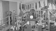 Мы умеем бегать по лестнице.