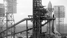 Ракетоноситель «Энергия» с «Бураном» на старте. Фото из личного архива Александра ТИМОФЕЕВА.