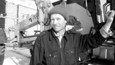 Владимир Бутяга — лучший машинист автогрейдера  в краснозерской дорожной организации  ООО «ИнвестСтройПроект».  Фото Марины ЛУПЕЙКЕНЕ.