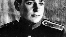 Герман Титов — курсант Сталинградского военного училища летчиков, г. Новосибирск, 1954 г. Фото с сайта agkm.ru.