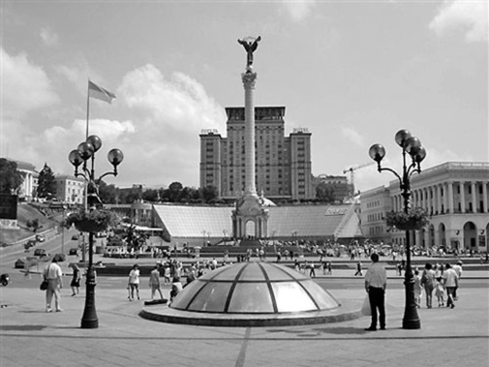 Столица Украины Киев. Площадь независимости. Фото с сайта timer-ua.ru