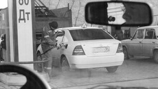 В Новосибирской области в среднем цена за литр бензина Аи-92 — 22 рубля. Фото Бориса МОСКВИНА.