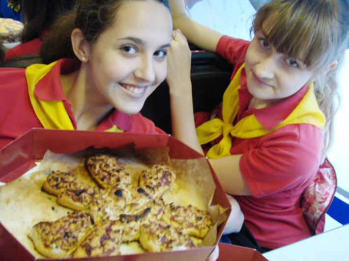 Современные пионеры выглядят не так, как их предшественники. Фото Юлии БЫКОВОЙ