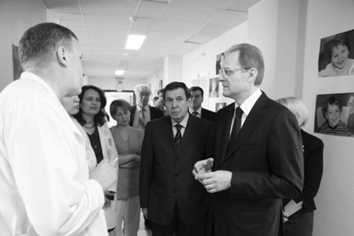 Губернатора ознакомили с новыми медицинскими технологиями. Фото пресс-службы губернатора и правительства Новосибирской области.