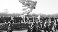 Памятник  Петру Барбашеву у села Гизель в Северной Осетии. Фото из книги «Памятники новосибирцам — защитникам Отечества»