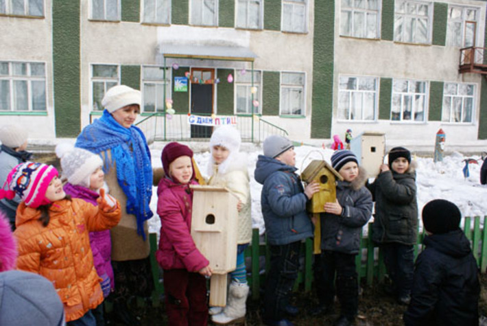 Дети встречают весну. Фото Александра БУХТИЯРОВА.