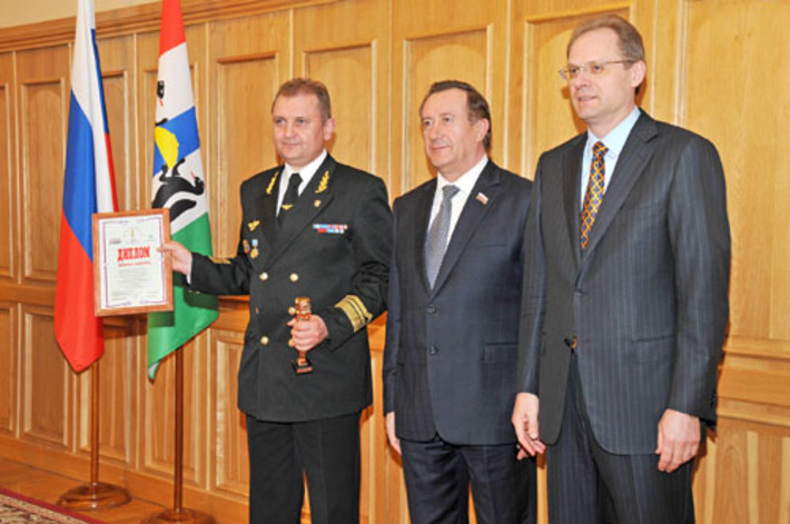 Награда вручена руководителю ФГУ «Обское государственное бассейновое управление водных путей и судоходства» С. В. Павлушкину. Фото Виталия МИХАЙЛОВА