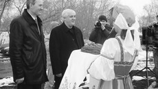 Глава Краснозерского района Александр Баев и министр сельского хозяйства Новосибирской области Георгий Иващенко (слева направо)  на открытии  молочного мини-завода в селе Веселовском. Фото Марины ЛУПЕЙКЕНЕ.