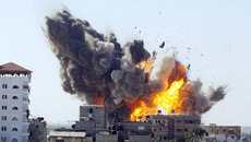 В понедельник,  25 апреля, ливийский город Триполи подвергся бомбардировке  авиаций НАТО. Фото с www.atgroup.tv