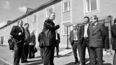 Александр Баев рассказал, как заселяли дом ветеранов. Фото Виталия МИХАЙЛОВА