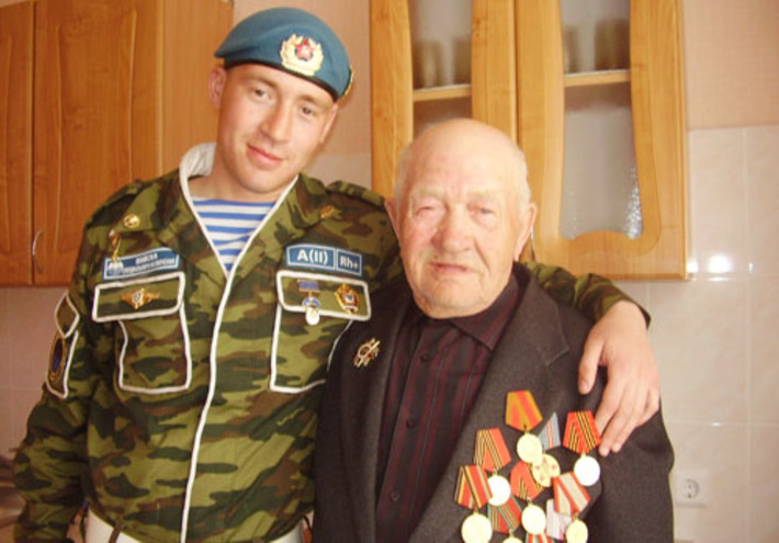 На кухне  в новой квартире  ветерана войны Михаила Мирошниченко. Фото Марины ЛУПЕЙКЕНЕ