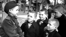 Беспощадные военные годы настигали в самом юном возрасте. Фото с www.nsu.ru