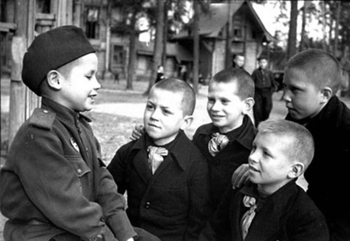Беспощадные военные годы настигали в самом юном возрасте. Фото с www.nsu.ru