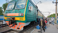 Дачный сезон набирает обороты. Люди стремятся вырваться из шумного мегаполиса. Фото Павла КОМАРОВА