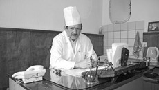 За тридцатилетнюю практику Владимиру Гнидину удалось сохранить жизнь многим безнадёжным пациентам. Фото Дарьи ДОРОТОВОЙ