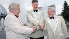 Среди награжденных — коллектив  Русского академического оркестра.  На фото — Владимир Гусев, Рустам Дильмухаметов, Андрей Гуревич. Фото Павла КОМАРОВА