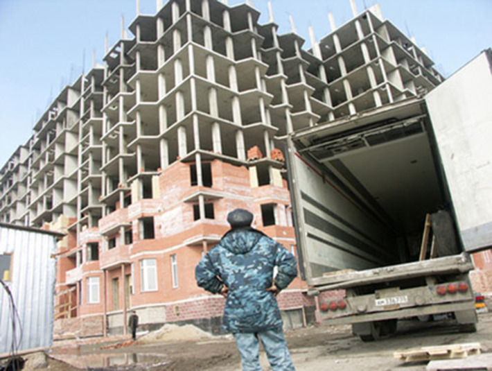 Достройка проблемных домов реальна, но требует от дольщиков много времени, средств и сил. Фото с сайта mg.ru