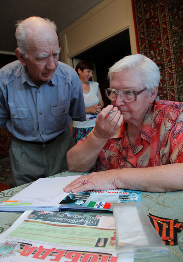 Николай Семёнович и Зинаида Парфёновна Илюшечкины: что пожелать авторам книги? Фото  Павла КОМАРОВА