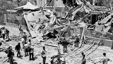 Последствия одной из бомбардировок Триполи. Фото с www.svobodanews.ru