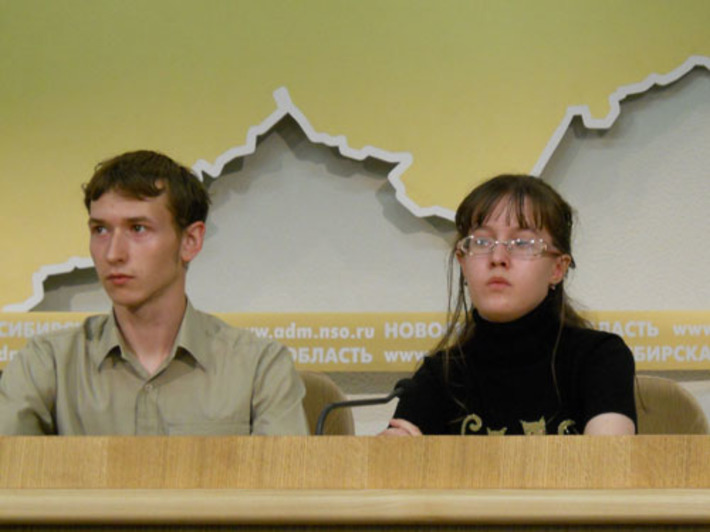 Антон Альянов и Ксения Бисиркина, добившиеся стопроцентного результата на одном из экзаменов. Фото Никиты НАДТОЧИЯ