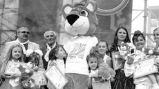 Обаятельный лигренок олицетворяет молодость, энергию, своеобычность сибирской столицы. Фото Натальи МАНТОРОВОЙ