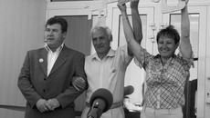 Символический ключ от нового комплекса передан в надежные руки. Фото Михаила ЛОБОВА