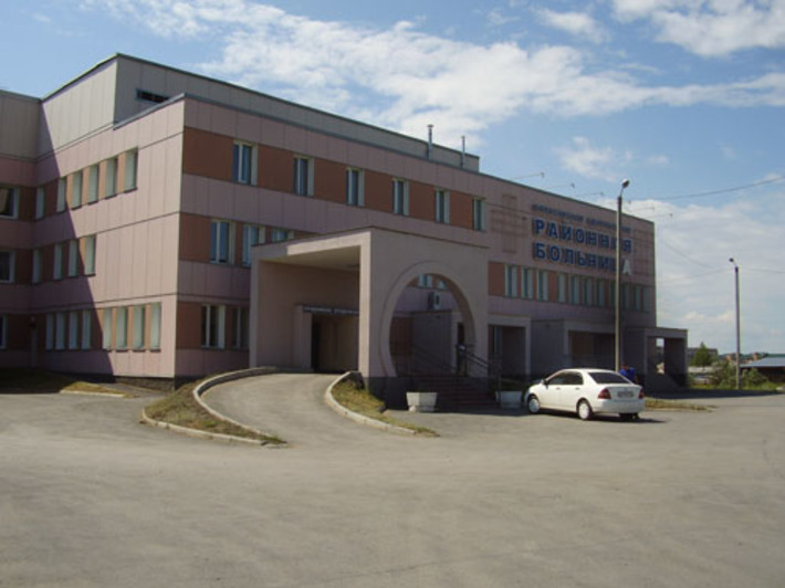 Здание карасукской ЦРБ. Фото Марины ЛУПЕЙКЕНЕ