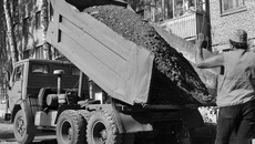 Отслуживший срок асфальт после измельчения снова идёт в дело. Фото Юлии НАЗАРЕНКО