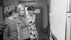 Несмотря на демографические проблемы, заявлений не стало меньше, уверяют члены приёмной комиссии Сибирской государственной геодезической академии. Фото Сергея ПЕРМИНА.