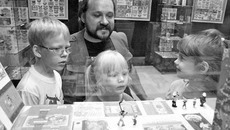 Детей привлекают современные персонажи. Фото Дарьи ДОРОТОВОЙ