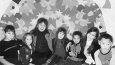 Галина Абилева с юными художниками