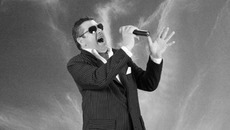 На сцене —  один из участников концерта Борис Иванович. Фото из архива фестиваля